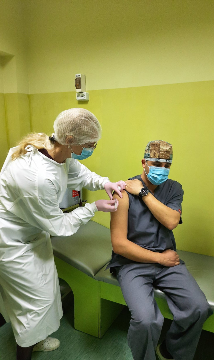 в івано-Франківську розпочалась вакцинація від ковід