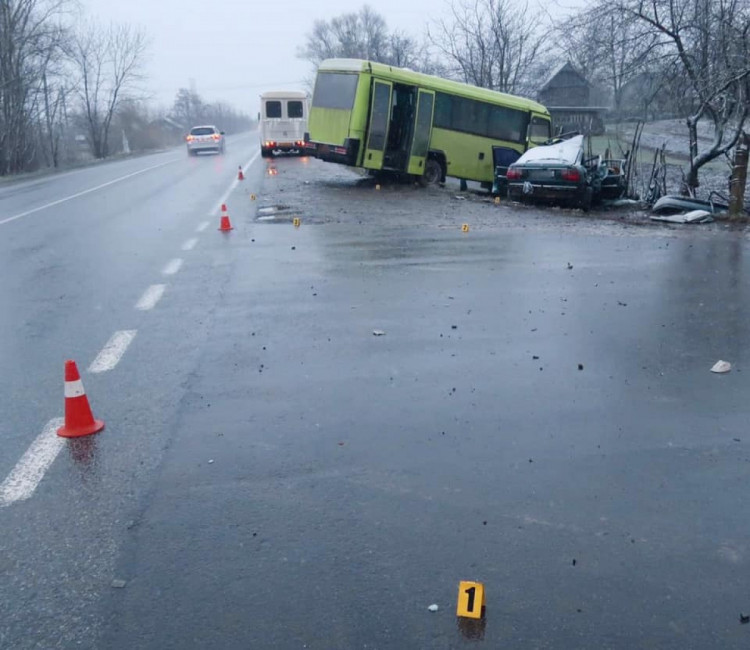 На Калущині в аварії постраждала дитина і водій авто