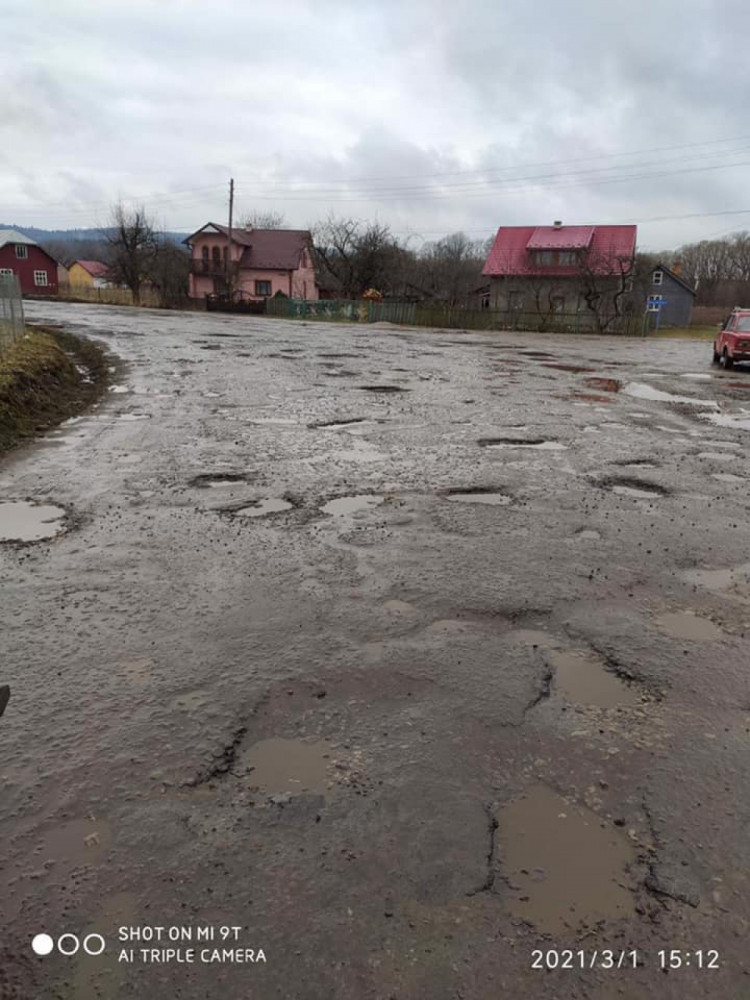 На Прикарпатті повністю знищена дорога Липовиця - Рожнятів