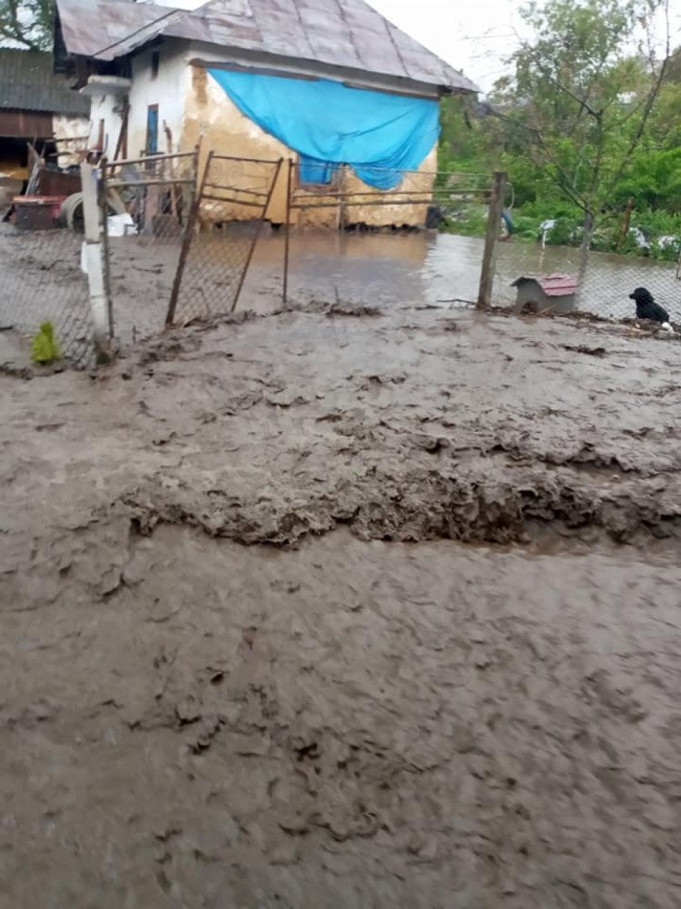 На Прикарпатье затопило село Юнашков