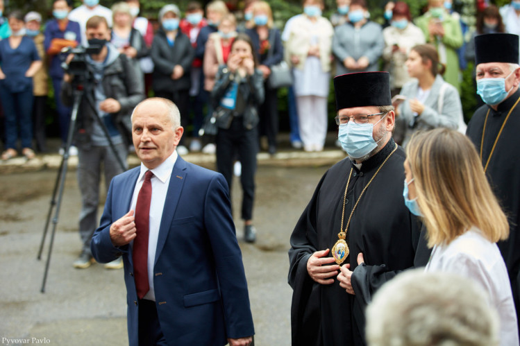 Блаженніший Святослав відвідав хворих дітей в Івано-Франківську