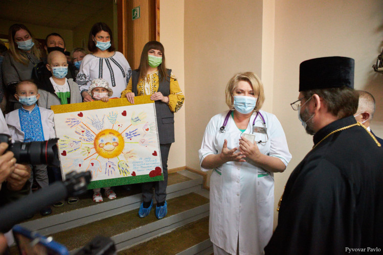 Хворі діти зустріли главу УГКЦ Святослава у своїх палатах