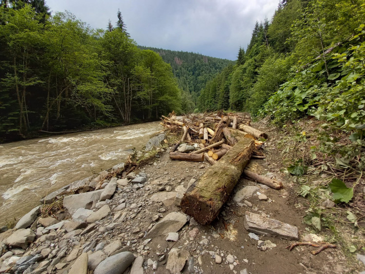 Село Буркут на Прикарпатті відрізало від світу