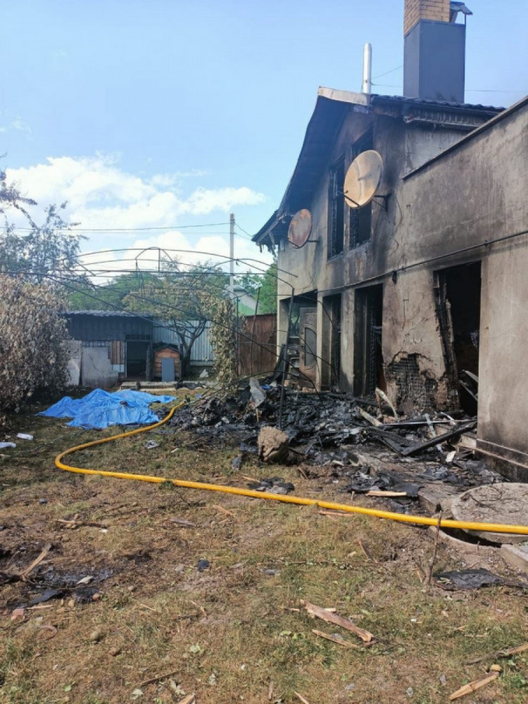 Дом, поврежденый падением самолета на Прикарпатье