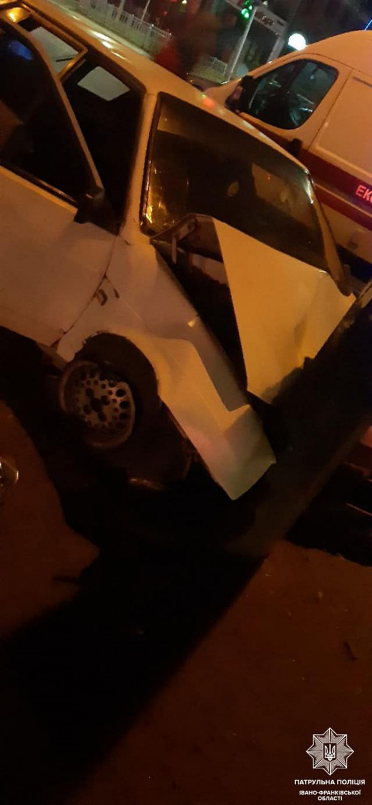 В Івано-Франківську п"яний водій врізався у стовп 
