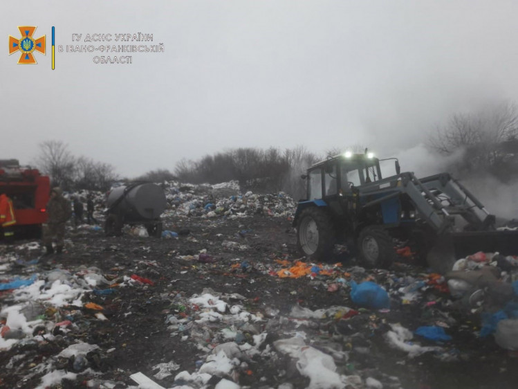 На Коломийщині горіло сміттєзвалище