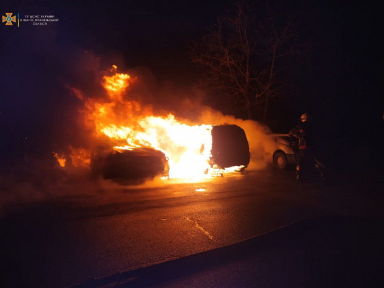На Франківщині згоріло сім автомобілів 